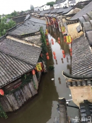 桐城千年老街被淹 志愿者逐戶排查