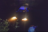 小型汽車黑夜墜入河塘  舒城民警救出被困4人