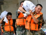 全力以赴战洪涝|决战江调圩  子弟兵与当地干群并肩守护家园