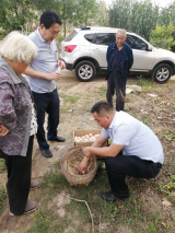 龙亢镇淝河村：帮扶单位“变身”经纪人 帮助贫困户销售农产品
