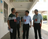 廬江縣教體局領導巡視高中學業(yè)水平考試廬江四中考點