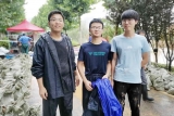 庐江中学防汛救援志愿者在行动