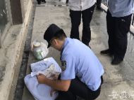 男嬰出生未滿月遭遺棄 襁褓中留字條：嬰兒患病，望好心人收養(yǎng)