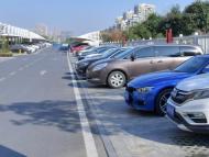 中考期間，合肥西園新村小區所有停車位免費給考生家長停放