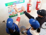 合肥市创城办开展整治乱发小广告行动 674个号码被暂停机