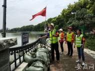 新安晚報記者加入巡邏隊  “懸河”岸邊值守河堤