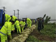 南淝河馬（合）鋼廠區段 筑起300多米防護壩