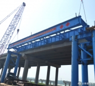 引江濟淮工程S12淮河大橋首片鋼梁架設完成