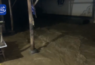 暴雨紅色預警！安徽旌德有強降雨 洪水從村內(nèi)洶涌而下