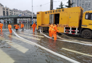 排水車開進北一環  道路積水開始消退