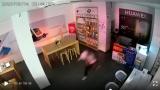 8月4日凌晨,怀远一手机店被盗！监控拍下全过程