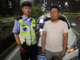 芜湖：酒驾男弃车逃跑 不料一头撞到交警怀中