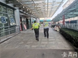 幼童顽皮误操作致伤严重 两地交警铁骑接力救助 