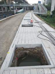 合肥裕溪路南北人行道上樹坑多次“坑人”  施工方稱現已全部回填新土