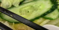 食客飯店就餐發(fā)現菜里有活蟲蠕動 事發(fā)合肥，店家承認清洗不到位