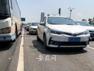 懷遠境內一段307省道連現五個坑 當地養護部門回應稱馬上修復