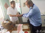 乘客將行李包遺失在站臺  公交車駕駛員撿到后物歸原主