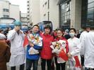 安徽援鄂护士临别前在华科留影，儿子如愿考上