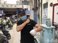 男子街頭向路人行兇       會武術店主將其制服