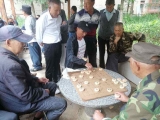 走向我们的小康生活|富不忘本，先想到的是让老人颐养天年