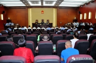 銅官區(qū)法院開(kāi)庭審理一起涉惡案件 15名被告人全部認(rèn)罪認(rèn)罰