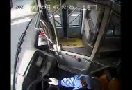 乘客將行李包遺失在站臺 公交車駕駛員撿到后物歸原主