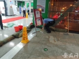 暴雨突袭地铁站 合肥轨道公安及时出击保障乘客安全通行