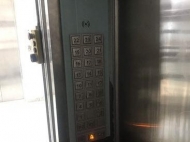 電梯驚魂！7人被困，界首民警緊急救援