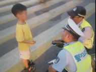 4歲男童找哥哥卻迷了路  急壞警察叔叔