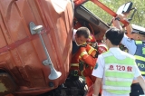 高速两车追尾，司机头部被卡，六安经开消防紧急救援 