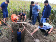 固鎮(zhèn)縣一女子跌入7米深機(jī)井 眾人合力救援