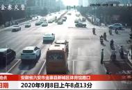 六安金寨：女子被卷入車(chē)底，警民合力抬車(chē)救援
