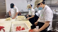 食物儲存怎么保障安全？合肥數十名家長走進學校食堂后廚“檢查”