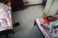 妻子癱瘓失語7年多，丈夫悉心照料不離棄，這才是愛情該有的樣子