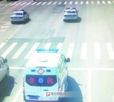 阜阳交警：患者头部受伤，警车开道送医