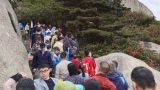 天柱山景区迎来客流高峰