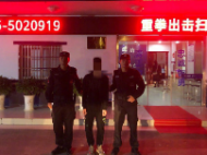 青陽：特警凌晨發(fā)現(xiàn)可疑男子 一查竟是盜竊嫌疑人