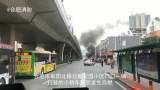 合肥：轿车行驶中发生自燃 车主立刻下车报警