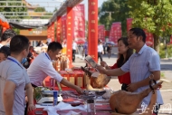 青陽縣：歌舞展演迎國慶 農(nóng)特產(chǎn)品展銷助扶貧