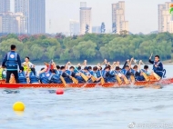 合肥天鹅湖：百浆齐舞赛龙舟  400余名运动员显身手