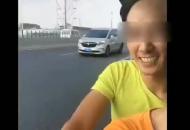 非機(jī)動(dòng)車(chē)高架橋上秀恩愛(ài)？這樣不合適吧