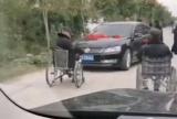 利辛老人组轮椅队拦婚车要钱? 当地镇政府回应今后加强文明宣传力度