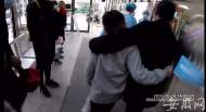 六安一男孩被牙簽卡住喉嚨  合肥高速交警緊急救助
