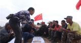 安庆望江：大月饼送上泊湖大堤 慰问坚守在防汛一线的干群