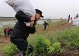 水不退  人不撤  安徽望江泊湖沿线仍忙防秋汛