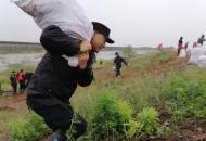 水不退  人不撤  安徽望江泊湖沿線仍忙防秋汛