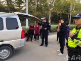 芜湖：7座面包车竟然“塞”了15人