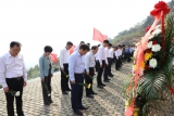 庐江县城西小学师生代表参加县“烈士纪念日”公祭活动
