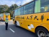 “双节”期间，池州交警20名警力增援九华山保畅通
