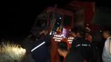 货车刹车失灵撞货车 消防及时救援